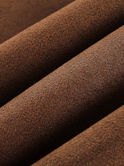 製品画像
「クラシックなレトロワークスタイルとムートン一体デザインを採用した中綿ジャケット。厚手で保温性が高く、中空構造素材により軽量かつ防風性も優れる冬用アウターの全体展示図」
詳細画像
「ムートン裏地と中空構造素材のディテールクローズアップ。優れた保温性、耐久性、防風性を兼ね備えたルーズフィットのレトロなワークデザインジャケット」