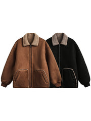 製品画像
「クラシックなレトロワークスタイルとムートン一体デザインを採用した中綿ジャケット。厚手で保温性が高く、中空構造素材により軽量かつ防風性も優れる冬用アウターの全体展示図」
詳細画像
「ムートン裏地と中空構造素材のディテールクローズアップ。優れた保温性、耐久性、防風性を兼ね備えたルーズフィットのレトロなワークデザインジャケット」