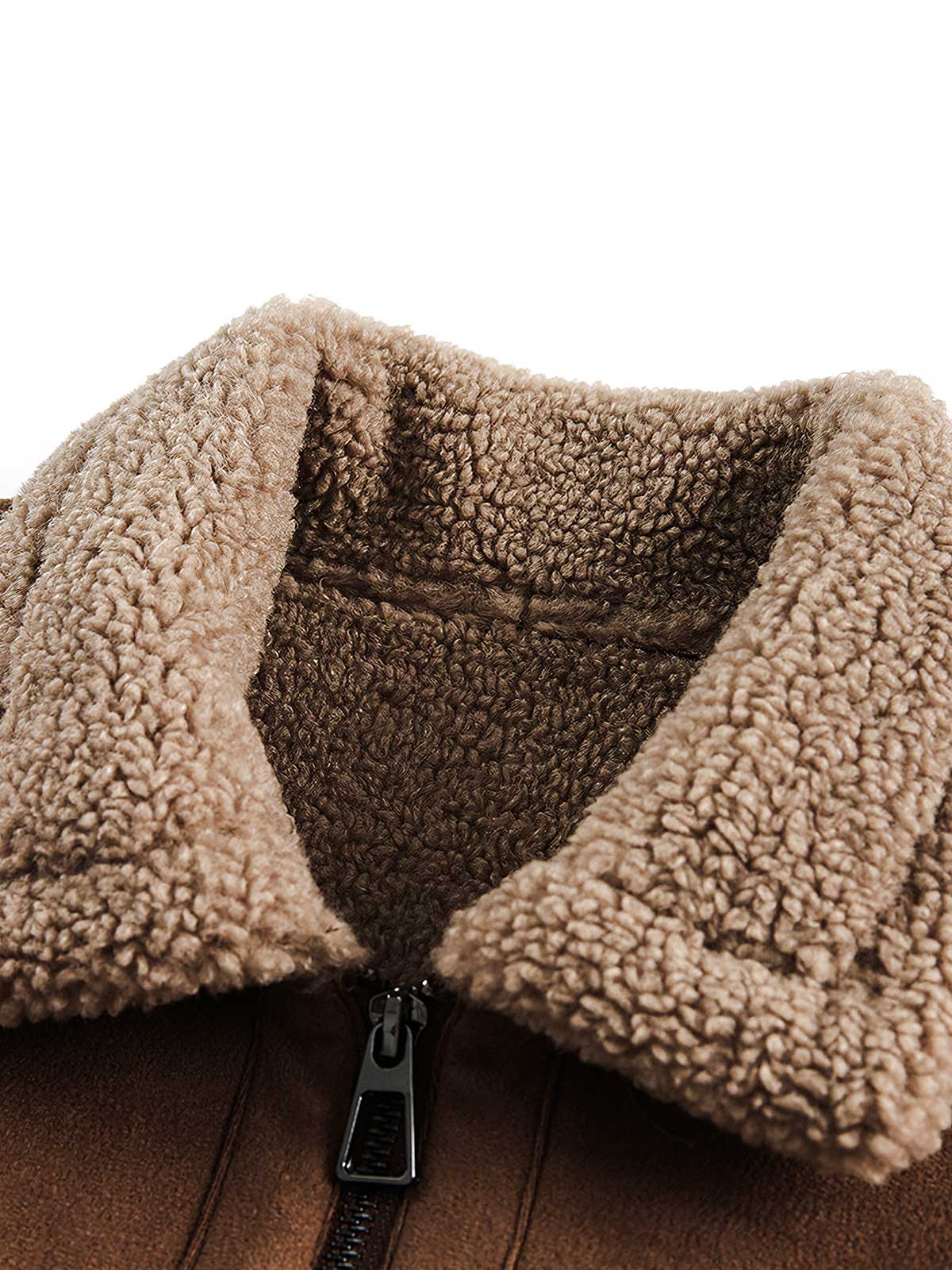 製品画像
「クラシックなレトロワークスタイルとムートン一体デザインを採用した中綿ジャケット。厚手で保温性が高く、中空構造素材により軽量かつ防風性も優れる冬用アウターの全体展示図」
詳細画像
「ムートン裏地と中空構造素材のディテールクローズアップ。優れた保温性、耐久性、防風性を兼ね備えたルーズフィットのレトロなワークデザインジャケット」