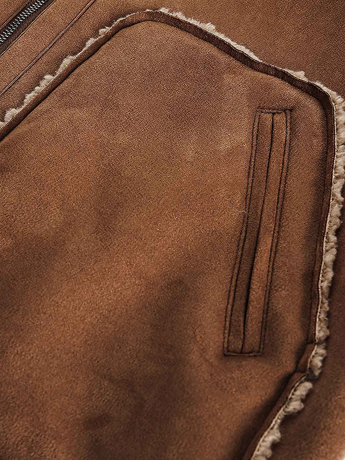 製品画像
「クラシックなレトロワークスタイルとムートン一体デザインを採用した中綿ジャケット。厚手で保温性が高く、中空構造素材により軽量かつ防風性も優れる冬用アウターの全体展示図」
詳細画像
「ムートン裏地と中空構造素材のディテールクローズアップ。優れた保温性、耐久性、防風性を兼ね備えたルーズフィットのレトロなワークデザインジャケット」