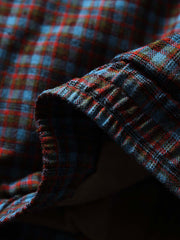 製品画像
「イギリス風チェック柄とシンプルな無地のリバーシブルデザインを特徴とする中綿ジャケット。100%コットン素材を使用し、軽量で暖かい秋冬用万能アウターの正面全体図」
詳細画像
「クラシックなイギリス風チェック柄とシンプルな無地デザインを両立したリバーシブル仕様のディテールクローズアップ。キルティング加工と袖口のゴム仕様が保温性と快適性を強化」