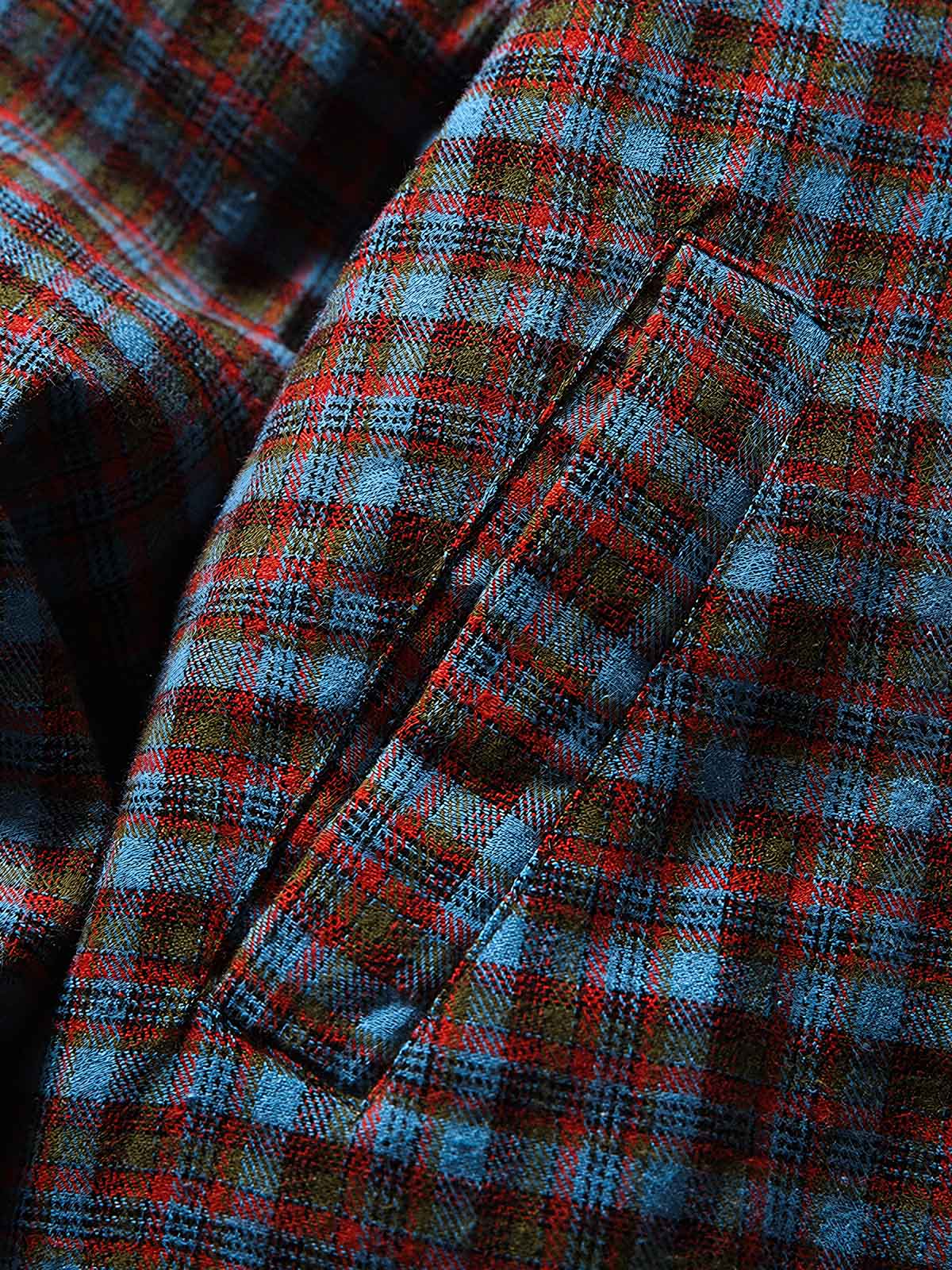 製品画像
「イギリス風チェック柄とシンプルな無地のリバーシブルデザインを特徴とする中綿ジャケット。100%コットン素材を使用し、軽量で暖かい秋冬用万能アウターの正面全体図」
詳細画像
「クラシックなイギリス風チェック柄とシンプルな無地デザインを両立したリバーシブル仕様のディテールクローズアップ。キルティング加工と袖口のゴム仕様が保温性と快適性を強化」