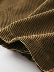 製品画像
ヘビーウェイトコーデュロイカジュアルパンツ全体イメージ。300g天然コットンを使用したコーデュロイ素材にローストソルト加工を施し、豊かな風合いと奥行きのあるテクスチャーを実現。ストレートシルエットで快適な履き心地。
詳細画像
ローストソルト加工を施したヘビーウェイトコーデュロイ素材のディテール。斜めポケットがデザイン性と実用性を兼ね備え、自然な色褪せ感と豊かなテクスチャーが特徴。