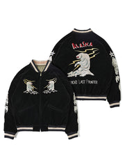 製品画像
1950年代アラスカをテーマにしたヴィンテージ刺繍リバーシブルスカジャン。片面はブラックベルベット素材にホッキョクグマ刺繍、もう片面はサテンポリエステルにアラスカ地図とトナカイ刺繍。どちらの面も印象的なデザインが施されています。
詳細画像
YKK製スライダージッパー、ライトニングデザインとホッキョクグマの刺繍ディテール。丁寧な仕上げが際立つ。