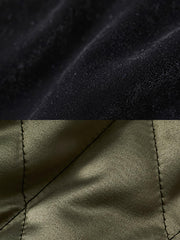 製品画像
1950年代アラスカをテーマにしたヴィンテージ刺繍リバーシブルスカジャン。片面はブラックベルベット素材にホッキョクグマ刺繍、もう片面はサテンポリエステルにアラスカ地図とトナカイ刺繍。どちらの面も印象的なデザインが施されています。
詳細画像
YKK製スライダージッパー、ライトニングデザインとホッキョクグマの刺繍ディテール。丁寧な仕上げが際立つ。