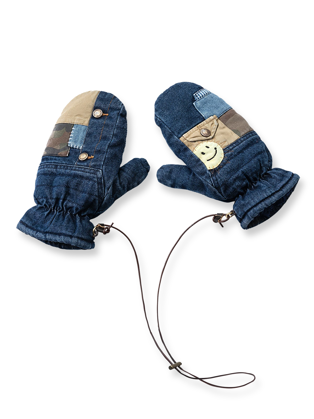 製品画像
「デコンストラクション(再構造)デザインとストーンウォッシュ加工を施したデニム生地が特徴のシープスキン裏地グローブ全体展示図。冬の保温性とカジュアルなデザイン性を兼ね備えた一品。」
詳細画像
「スマイル刺繍とデコンストラクション(再構造)を取り入れたパッチワークデザインのディテール特写。ストーンウォッシュ加工が施されたデニム生地とシープスキン風裏地の組み合わせが際立つ。」