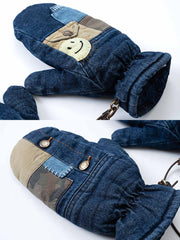 製品画像
「デコンストラクション(再構造)デザインとストーンウォッシュ加工を施したデニム生地が特徴のシープスキン裏地グローブ全体展示図。冬の保温性とカジュアルなデザイン性を兼ね備えた一品。」
詳細画像
「スマイル刺繍とデコンストラクション(再構造)を取り入れたパッチワークデザインのディテール特写。ストーンウォッシュ加工が施されたデニム生地とシープスキン風裏地の組み合わせが際立つ。」