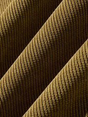 製品画像: レトロなバイカラー仕様とフード付きの裏起毛スウェット全体像、保温性とデザイン性を兼ね備えた秋冬向けカジュアルウェア。
詳細画像: バイカラーのドローストリングディテールと、暖かい裏起毛フリース素材のクローズアップ。