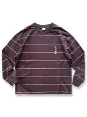 製品画像
ヴィンテージ感あふれるストライプパターンが特徴のヘビーウェイト長袖Tシャツ。胸元に高密度刺繍で描かれた動物たちが自然の童話を語るようなデザインで、青春の記憶とクラシックなエレガンスを融合した一枚
詳細画像
森の動物たちをモチーフにした高密度刺繍のディテールと、320gのヘビーウェイトコットンが織りなすヴィンテージ感ある質感が魅力。刺繍の精巧さと厚手の生地が時代を超えた価値を表現