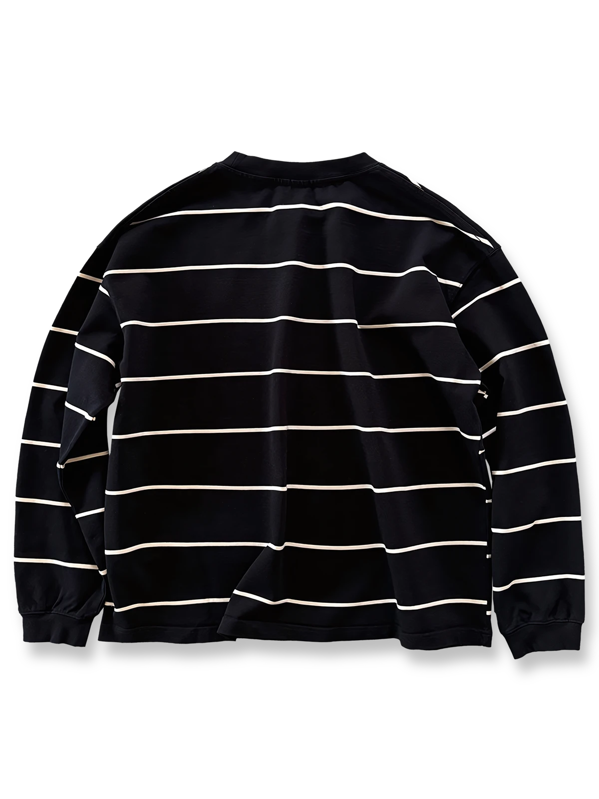 製品画像
ヴィンテージ感あふれるストライプパターンが特徴のヘビーウェイト長袖Tシャツ。胸元に高密度刺繍で描かれた動物たちが自然の童話を語るようなデザインで、青春の記憶とクラシックなエレガンスを融合した一枚
詳細画像
森の動物たちをモチーフにした高密度刺繍のディテールと、320gのヘビーウェイトコットンが織りなすヴィンテージ感ある質感が魅力。刺繍の精巧さと厚手の生地が時代を超えた価値を表現