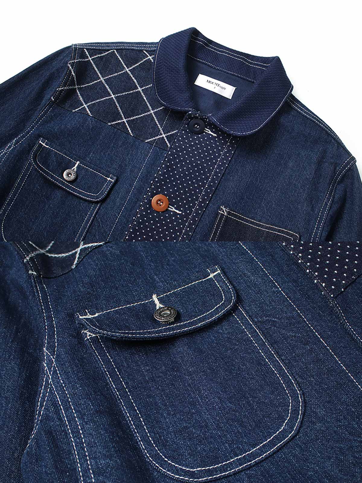 製品画像
「剣道着から着想を得た刺し子技法とBoroパッチワークを巧みに融合し、伝統的な日本文化とモダンなデザインを兼ね備えたデニムジャケットの全体画像。クラシックな襟、ウォッシュ加工、ルーズフィットのシルエット、複数のポケットが特徴的なレトロな一着。剣道着、刺し子、Boroパッチワーク、デニムジャケット、クラシックな襟、ウォッシュ加工、ルーズフィット、レトロ、モダンデザイン。」
詳細画像
「耐久性の高い刺し子生地と手作業によるBoroパッチワークが特徴的なディテールをクローズアップ。立体感あるデザインと伝統技法の質感が際立つ仕上がりで、日本文化の深みと現代的な美学が調和している。刺し子生地、Boroパッチワーク、耐久性、ディテール、立体感、日本文化、現代美学、伝統技法。」