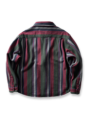 製品画像
「ヘビーフランネル素材を使用したストライプ長袖シャツ全体展示図。ウォッシュ加工によりヴィンテージ感が漂い、クラシックなアメリカンカジュアルスタイルを再現。」
詳細画像
「フランネル素材のテクスチャーと金属ボタンのディテール特写。ウォッシュ加工による自然な風合いと、実用的でデザイン性のある金属ボタンが魅力。」