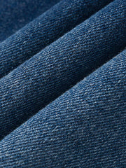 パールボタンと胸元ポケットのディテール展示