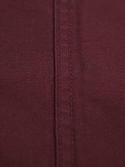 製品画像
厚手キャンバス生地で作られた刺繍キャンバスシャツの全体画像。1960年代のミリタリーユニフォームを再現したヴィンテージ感あるデザインが特徴。
詳細画像
フランス・ペリグーとアメリカ・カリフォルニア州をモチーフにした繊細な刺繍ディテールのクローズアップ。実用的なフラップ付きポケットも強調。