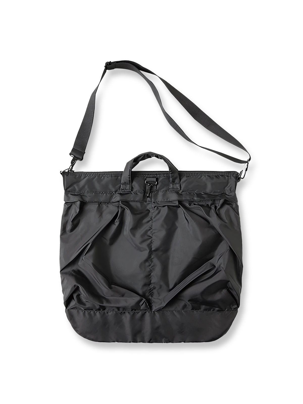 製品画像
1960年代のUSAFナイロンヘルメットバッグをリバイバルしたデザインの全体画像。防水性を備えた高密度ナイロン素材と多機能収納ポケットを特徴とするクラシカルなミリタリーバッグ。
詳細画像
フロント部分の立体収納ポケット、金属製フック、YKK製ナイロンファスナー、そしてキルティング加工された内部の中綿ディテールを強調したクローズアップ画像。