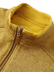 製品画像
「9色展開のスタンドカラーフリースジャケットの全体展示画像。高い透湿性と保温性を兼ね備え、スタンドカラーデザインが防風性と首元の立体感を引き立てるジャケット。多孔構造、ポーラス構造、マイクロポーラス膜技術、透湿性、保温性、防風、9色展開。」
詳細画像
「スタンドカラーフリースジャケットのスタンドカラー部分と袖口のディテールを特写。防風性と保温性を高めるデザインが際立ち、柔らかな起毛素材と立体メッシュ素材の構造が確認できる。スタンドカラー、防風デザイン、保温性、起毛素材、立体メッシュ、多孔構造、ディテール特写。」