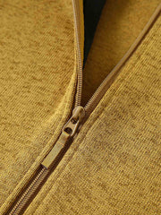 製品画像
「9色展開のスタンドカラーフリースジャケットの全体展示画像。高い透湿性と保温性を兼ね備え、スタンドカラーデザインが防風性と首元の立体感を引き立てるジャケット。多孔構造、ポーラス構造、マイクロポーラス膜技術、透湿性、保温性、防風、9色展開。」
詳細画像
「スタンドカラーフリースジャケットのスタンドカラー部分と袖口のディテールを特写。防風性と保温性を高めるデザインが際立ち、柔らかな起毛素材と立体メッシュ素材の構造が確認できる。スタンドカラー、防風デザイン、保温性、起毛素材、立体メッシュ、多孔構造、ディテール特写。」