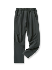 製品画像
「三防生地を使用した多機能ハイキングパンツの全体展示画像。防風・防水・防汚性能に優れたアウトドア仕様のデザインで、カーボンファイバー技術による高断熱性と保温性を兼ね備えた秋冬に最適な一着。三防生地、ハイキングパンツ、防風、防水、防汚、カーボンファイバー、高断熱性、保温性、アウトドア。」
詳細画像
「三防生地のハイキングパンツ内側に使用されたカーボンファイバー技術による保温フリースのディテール特写。高断熱性による優れた保温性と滑らかな肌触りを提供し、秋冬の寒冷な環境でも快適な着用感を実現。保温フリース、カーボンファイバー技術、三防生地、高断熱性、防風、防水、防汚、ディテール特写。」