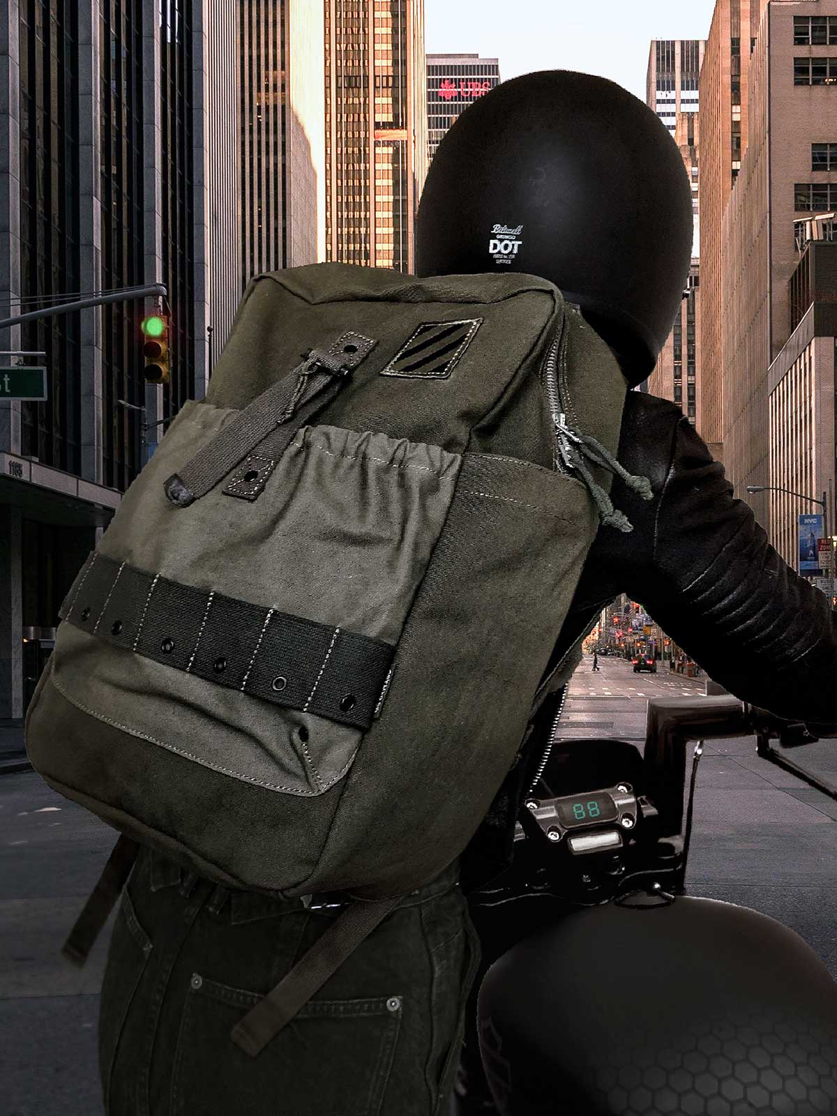 通勤やサイクリングシーンでキャンバスヴィンテージリュックを活用するコーディネート例