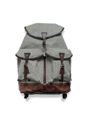 レトロなピンカラーキャンバスとレザーを組み合わせた登山リュックの全体図