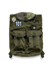 レトロなピンカラーキャンバスとレザーを組み合わせた登山リュックの全体図