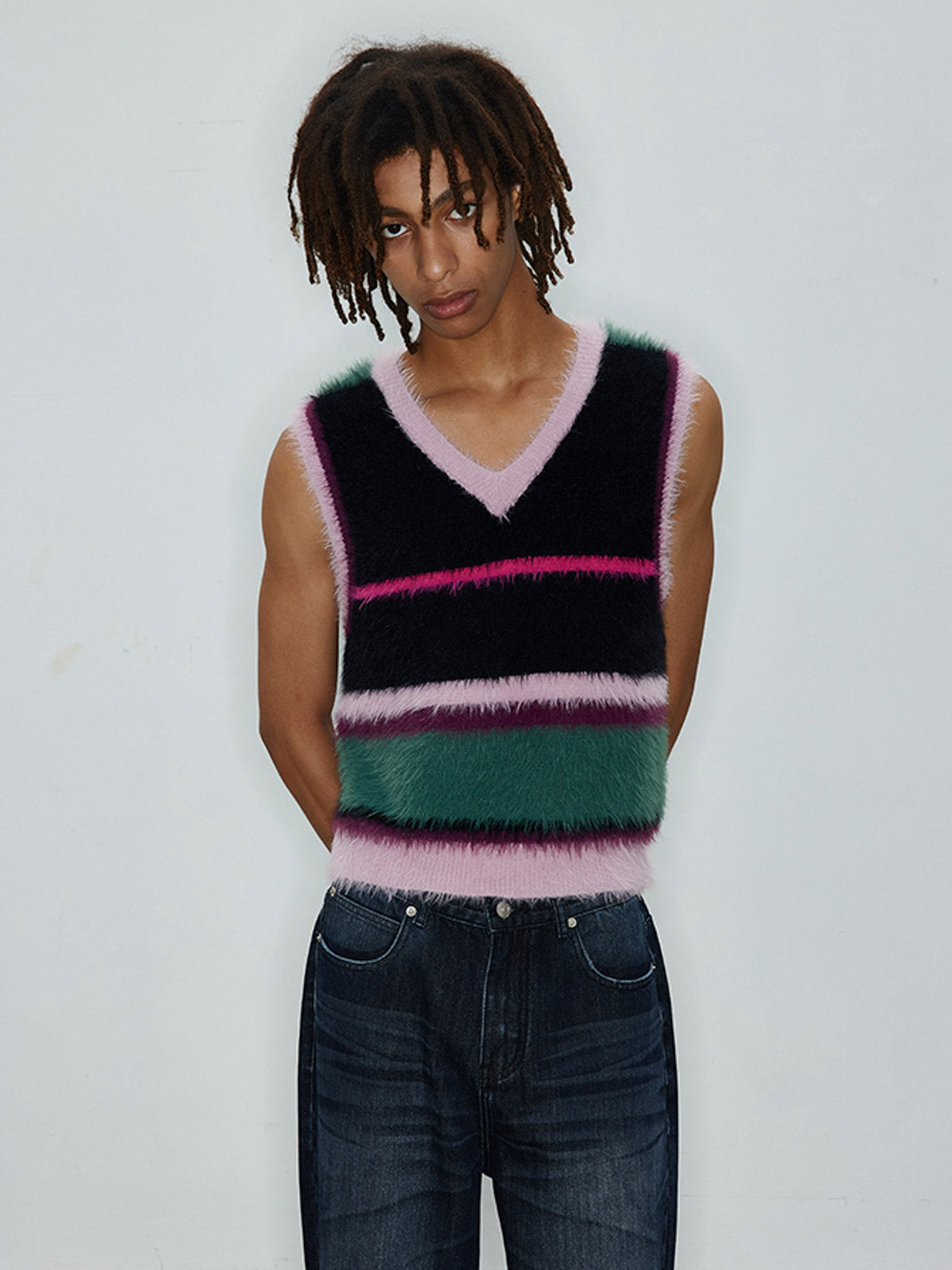 詳細画像:フェイクミンクカラーブロックストライプVネックベストのディテール