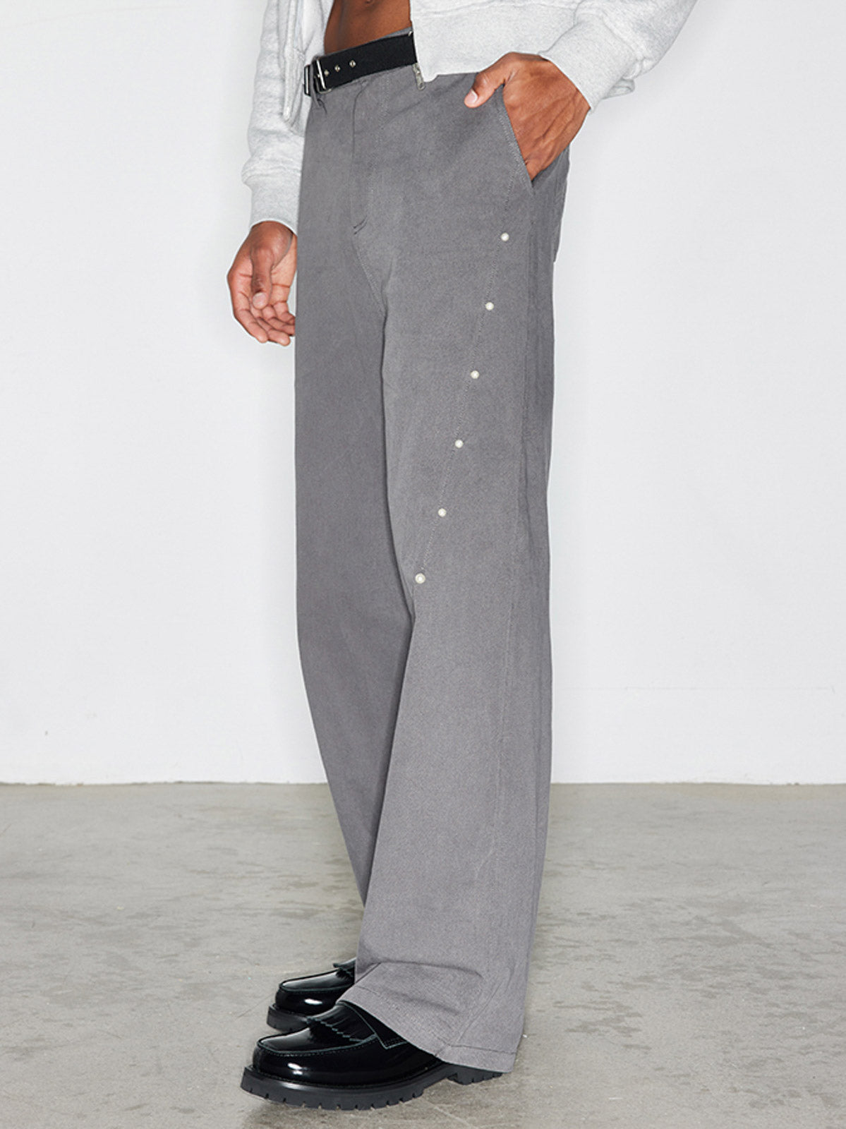 詳細画像:パールディテールと縫い目のディテール