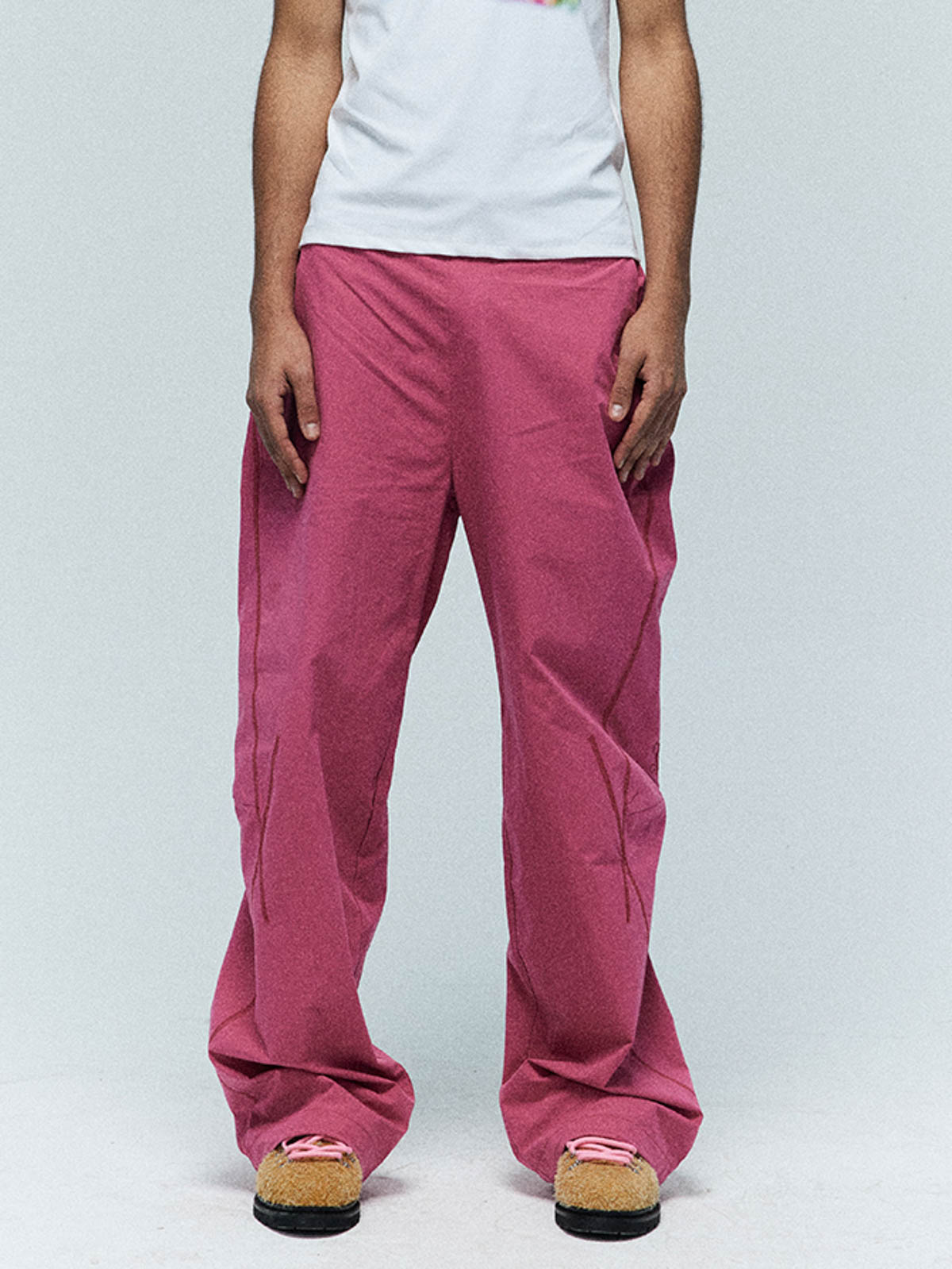 モデルがハーソーワイドパンツを着用した画像