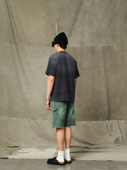 モデルが着用したヴィンテージ加工ワークショーツの展示図