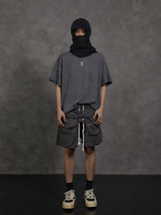 モデルがユニークデザインのルーズボクシングショーツを着用した画像