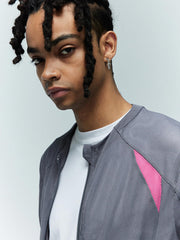 詳細画像:サイクリングジャケットのダブルジッパーとパッチディテール