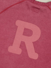 製品画像
「N.COLOR懐かしさの色シリーズの色落ち加工スウェット全体イメージ。420g厚手コットン生地とスノーウォッシュ加工が特徴で、レトロカラーがヴィンテージスタイルを引き立てる一着。」
詳細画像
「胸元の英文字プリントとスノーウォッシュ加工による色落ち感が際立つ生地のディテールクローズアップ。柔らかな肌触りと褪色の質感が魅力。」