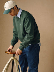 詳細画像
「胸元の英文字プリントとスノーウォッシュ加工による色落ち感が際立つ生地のディテールクローズアップ。柔らかな肌触りと褪色の質感が魅力。」
モデル画像
「モデルがピンクベージュの色落ち加工スウェットを着用し、カジュアルパンツと合わせたレトロでスポーティなヴィンテージ風コーディネート。」