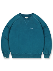 製品画像
「N.COLOR懐かしさの色シリーズの色落ち加工スウェット全体イメージ。420g厚手コットン生地とスノーウォッシュ加工が特徴で、レトロカラーがヴィンテージスタイルを引き立てる一着。」
詳細画像
「胸元の英文字プリントとスノーウォッシュ加工による色落ち感が際立つ生地のディテールクローズアップ。柔らかな肌触りと褪色の質感が魅力。」