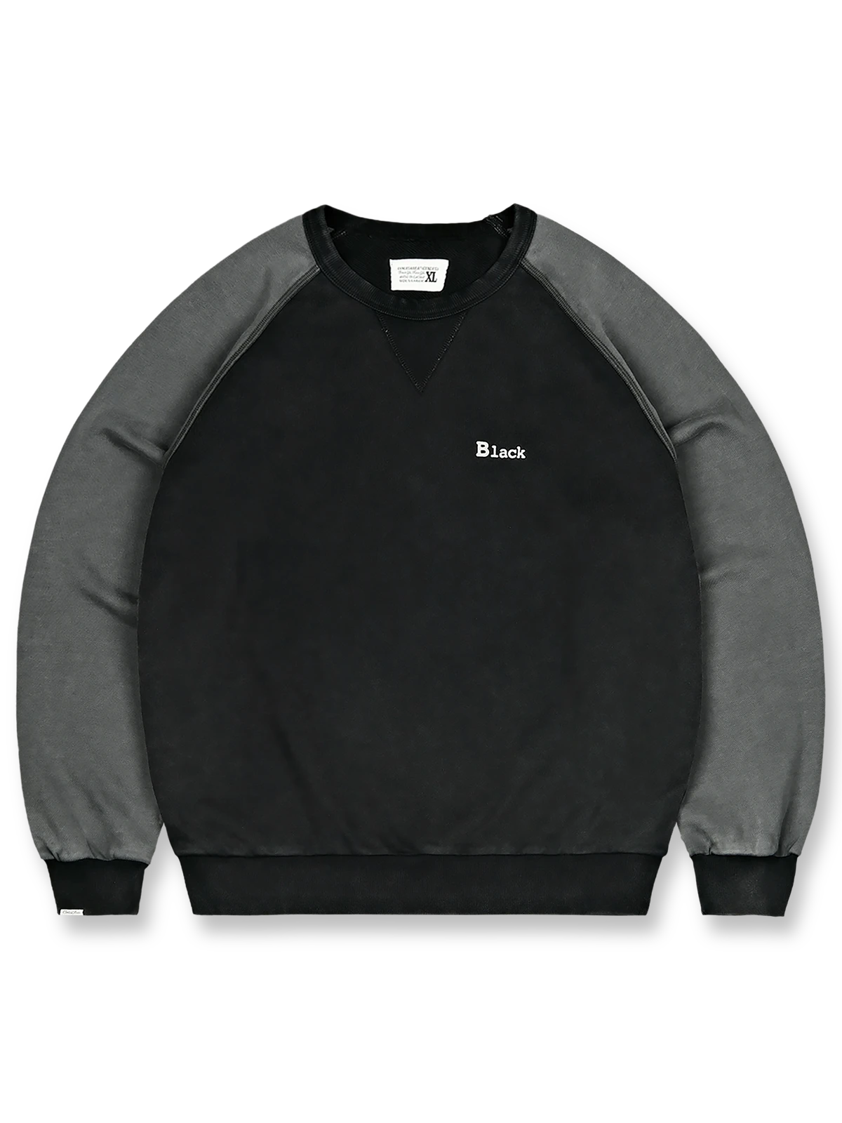 製品画像
「N.COLOR懐かしさの色シリーズの色落ち加工スウェット全体イメージ。420g厚手コットン生地とスノーウォッシュ加工が特徴で、レトロカラーがヴィンテージスタイルを引き立てる一着。」
詳細画像
「胸元の英文字プリントとスノーウォッシュ加工による色落ち感が際立つ生地のディテールクローズアップ。柔らかな肌触りと褪色の質感が魅力。」