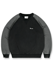 製品画像
「N.COLOR懐かしさの色シリーズの色落ち加工スウェット全体イメージ。420g厚手コットン生地とスノーウォッシュ加工が特徴で、レトロカラーがヴィンテージスタイルを引き立てる一着。」
詳細画像
「胸元の英文字プリントとスノーウォッシュ加工による色落ち感が際立つ生地のディテールクローズアップ。柔らかな肌触りと褪色の質感が魅力。」