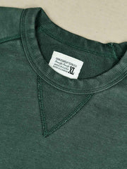 製品画像
「N.COLOR懐かしさの色シリーズの色落ち加工スウェット全体イメージ。420g厚手コットン生地とスノーウォッシュ加工が特徴で、レトロカラーがヴィンテージスタイルを引き立てる一着。」
詳細画像
「胸元の英文字プリントとスノーウォッシュ加工による色落ち感が際立つ生地のディテールクローズアップ。柔らかな肌触りと褪色の質感が魅力。」