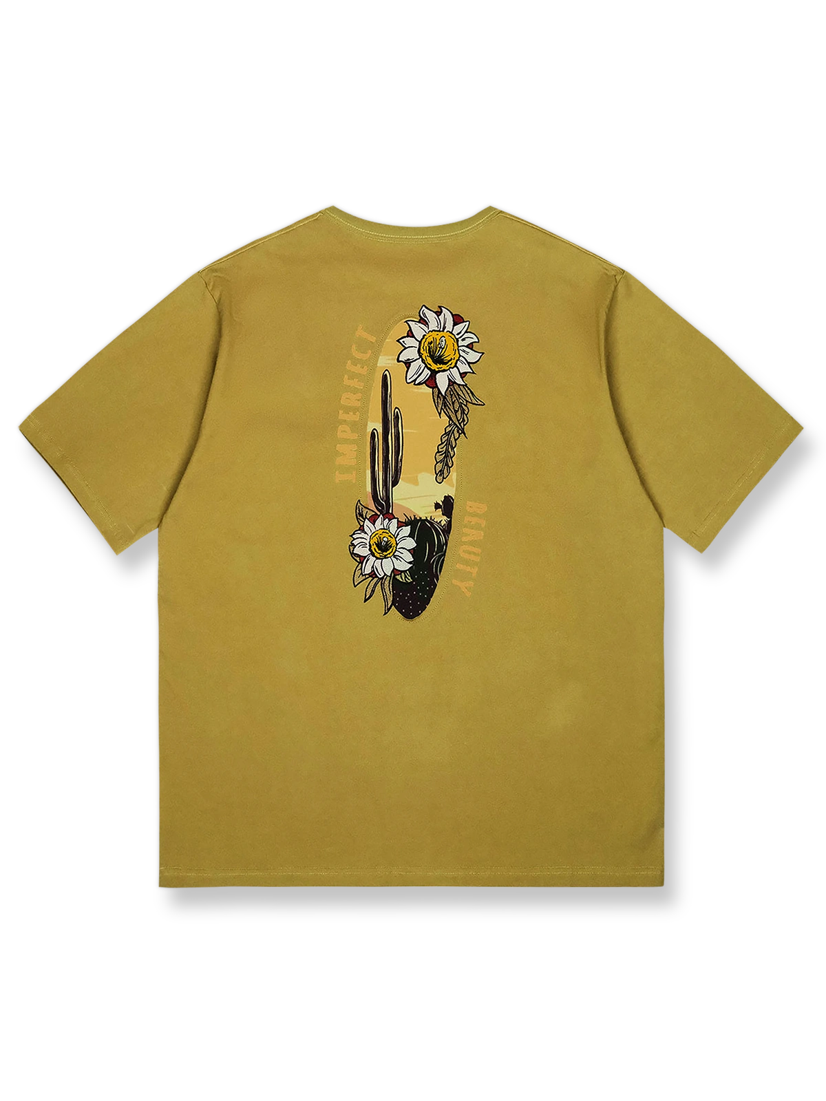 デザートイエローの背景にサボテンと野生の花の刺繍が施された「デザートフラワー」半袖Tシャツの正面ビュー。ゆったりとしたフィット感で、夏の日常着に理想的です。