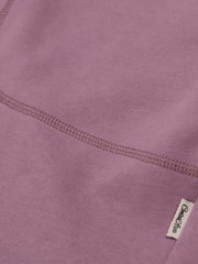 ショーツのウエスト部分とポケットのデザインディテール