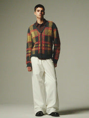 詳細画像: モヘア特有のふんわりとした毛羽立ちとボタンディテールのクローズアップ画像
モデル画像: チェック柄モヘアカーディガンを着用したモデルの秋冬コーディネートイメージ