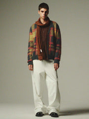 詳細画像: モヘア特有のふんわりとした毛羽立ちとボタンディテールのクローズアップ画像
モデル画像: チェック柄モヘアカーディガンを着用したモデルの秋冬コーディネートイメージ