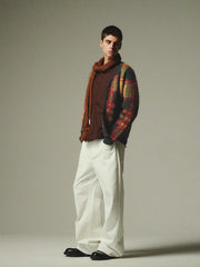 詳細画像: モヘア特有のふんわりとした毛羽立ちとボタンディテールのクローズアップ画像
モデル画像: チェック柄モヘアカーディガンを着用したモデルの秋冬コーディネートイメージ