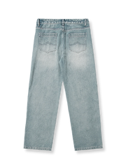 製品画像: ウォッシュド加工とヒゲ加工を施したストレートデニムパンツ全体展示、アメリカンヴィンテージスタイルのディテールが際立つデザイン
詳細画像: ヒゲ加工とウォッシュド加工のディテールクローズアップ、自然な色褪せ感とヴィンテージ感を強調