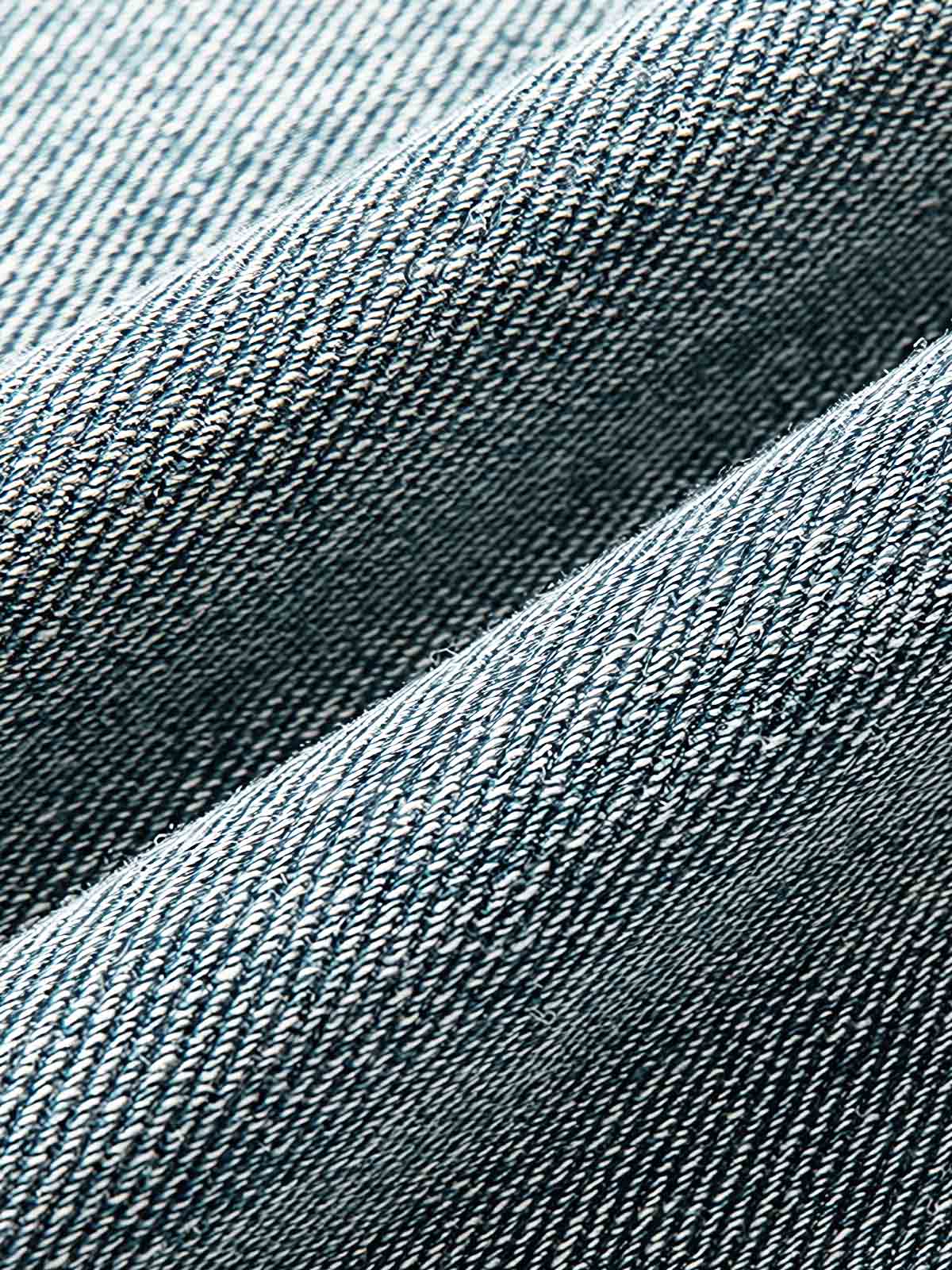 製品画像: ウォッシュド加工とヒゲ加工を施したストレートデニムパンツ全体展示、アメリカンヴィンテージスタイルのディテールが際立つデザイン
詳細画像: ヒゲ加工とウォッシュド加工のディテールクローズアップ、自然な色褪せ感とヴィンテージ感を強調