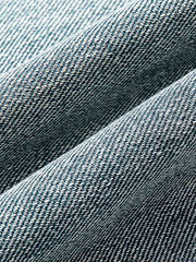 製品画像: ウォッシュド加工とヒゲ加工を施したストレートデニムパンツ全体展示、アメリカンヴィンテージスタイルのディテールが際立つデザイン
詳細画像: ヒゲ加工とウォッシュド加工のディテールクローズアップ、自然な色褪せ感とヴィンテージ感を強調