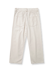 製品画像: サンドウォッシュ加工を施したヴィンテージ感あふれるツータックストレートカジュアルパンツ全体展示、柔らかな触感と自然な色合いが特徴
詳細画像: サンドウォッシュ加工とツータックデザインのディテール特写、立体感を強調したシルエット