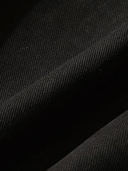 製品画像: ウォッシュド ハリントンジャケットの全体展示。クラシックな襟デザインとアメカジスタイルを融合させたヴィンテージ感あふれるジャケット。快適さと実用性を兼ね備えたデイリーファッションアイテム。
詳細画像: 襟とウォッシュ加工のディテール特写。ウォッシュド加工が施された生地が、ヴィンテージ感と深みを加え、クラシックな襟デザインと調和しています。