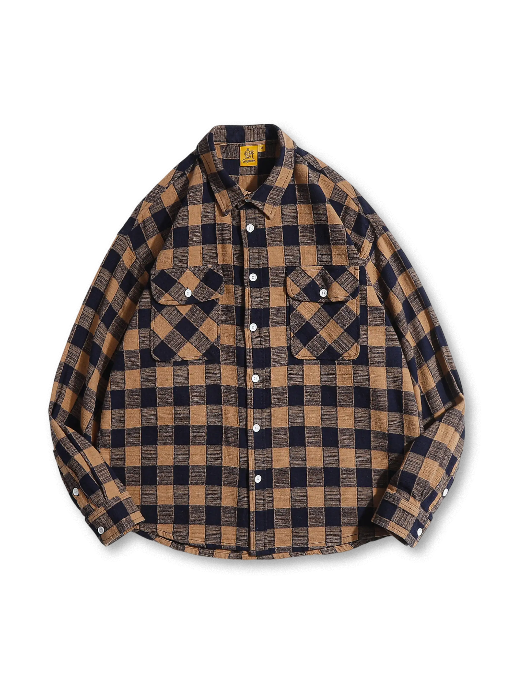 赤黒チェックの長袖シャツ、両胸にフラップポケット