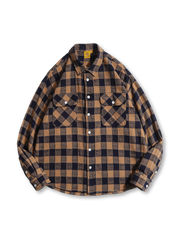 赤黒チェックの長袖シャツ、両胸にフラップポケット