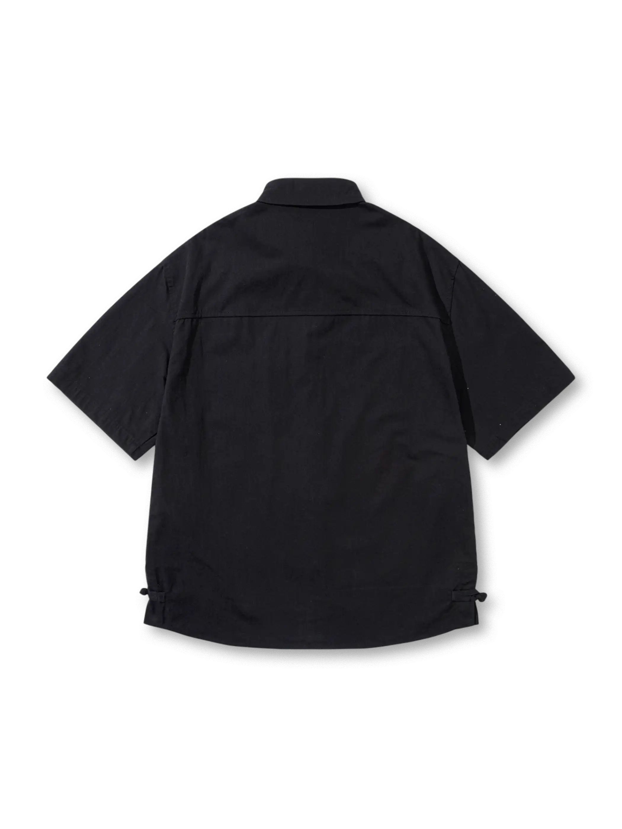 胸ポケットとサイドアジャスターが付いた半袖ワークシャツ